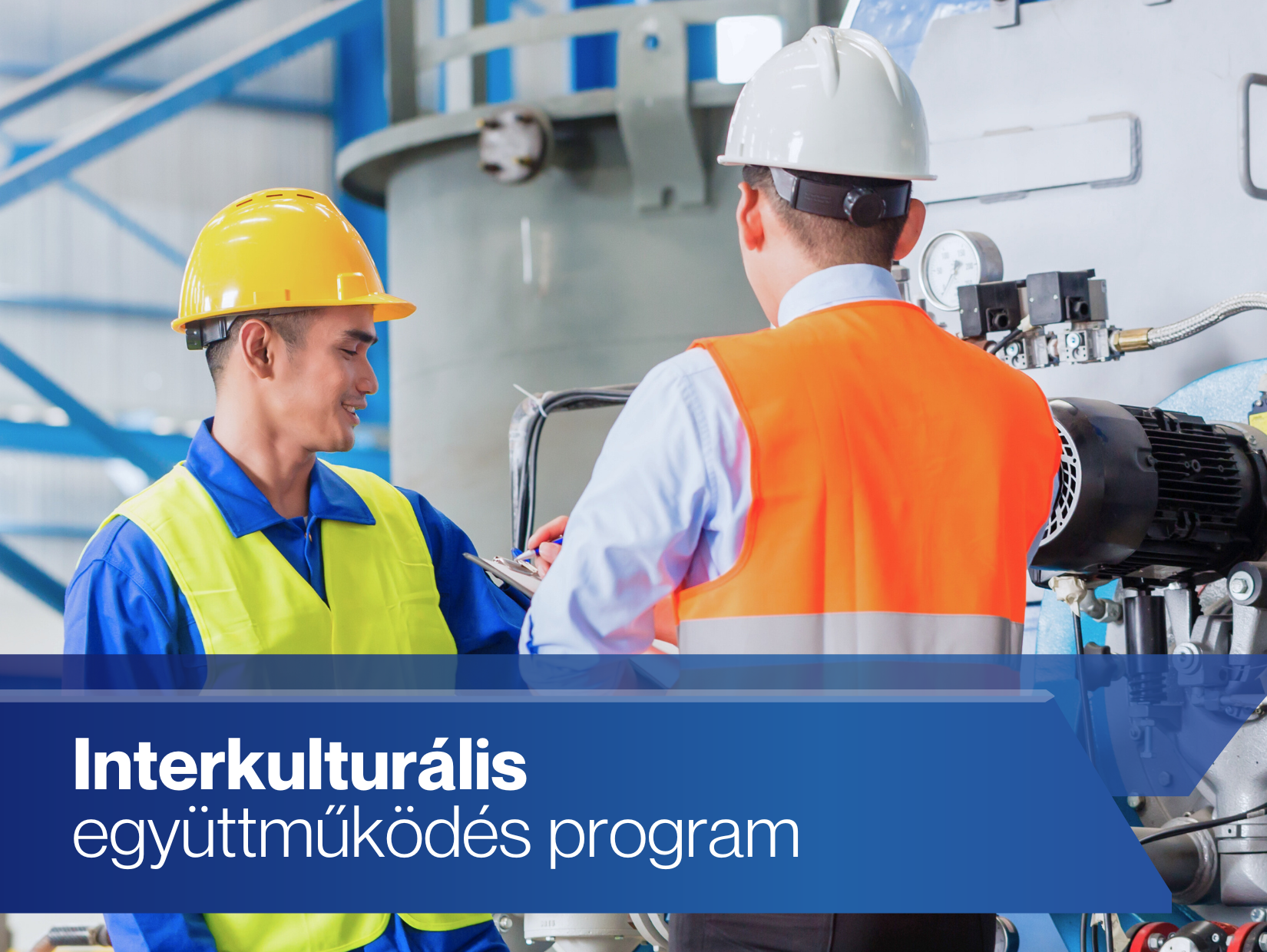 Színes papírfigurák egy körben, melyek az interkulturális együttműködést jelképezik